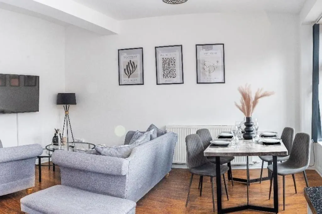 City Comfort 2 King Beds Fast Wifi Dundee Apartment